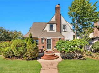1254 Westervelt Pl, Hewlett, NY