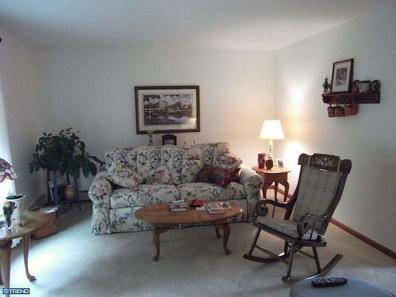 4th image of 19 Cochran Dr