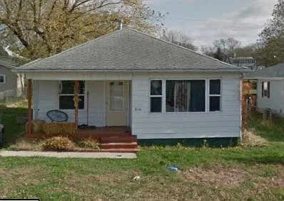 216 Meyers St photo 1