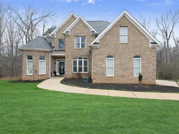 318 Waterford Cir, Cornelia, GA 30531