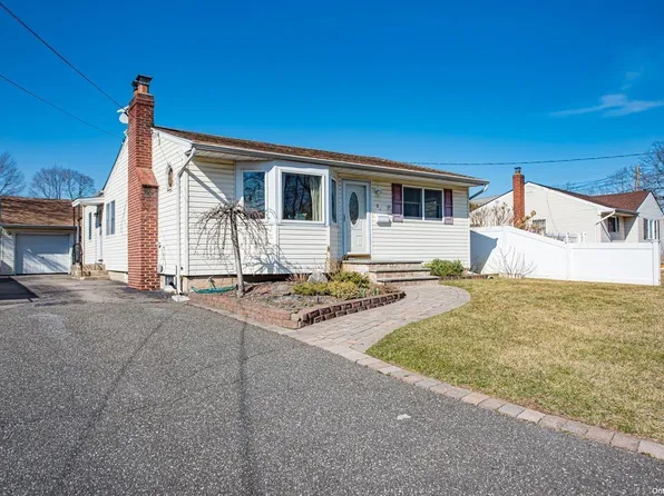 81 Liberty Avenue, North Babylon, NY 11703