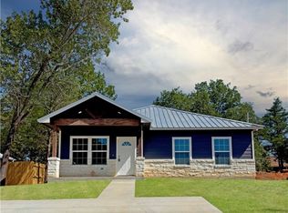122 Crestway St, Hearne, TX 77859