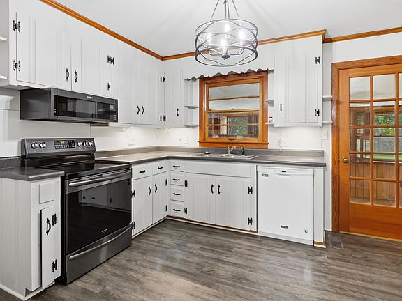 4th image of 102 Molloy St