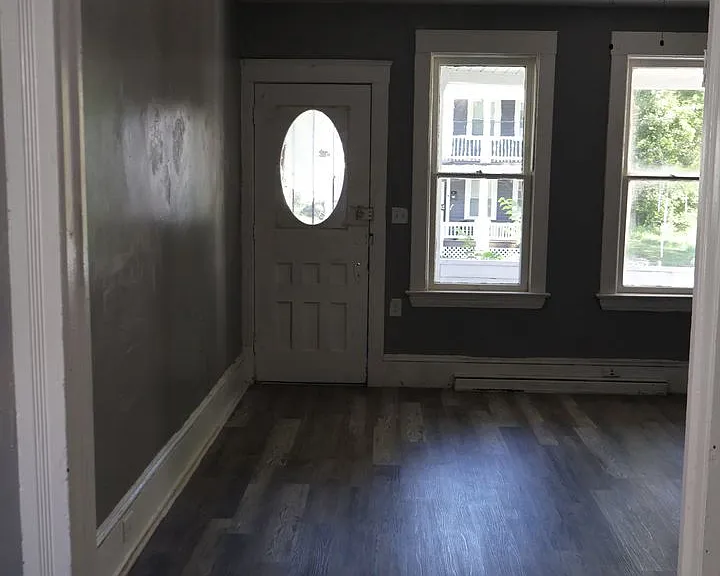 6812 Whitney Ave — Photo 2