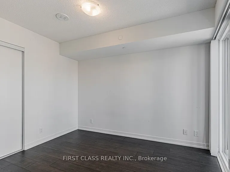 60 Shuter St #1710 — Photo 16