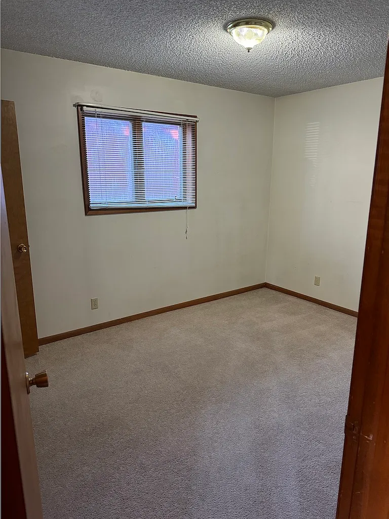 2 bed, 750 sqft, $800 — Photo 3