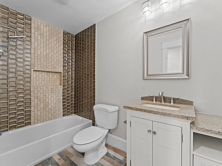 2407 Country Club Dr — Photo 5