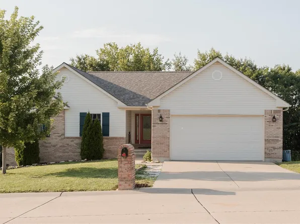 1905 Jessica Hills Ct, Washington, MO 63090