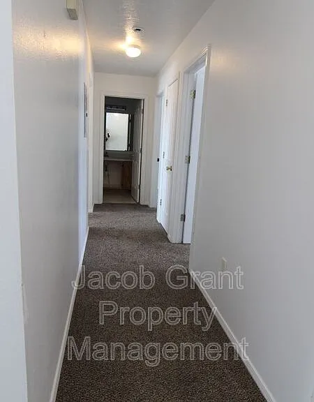 375 Golden St #3 — Photo 9
