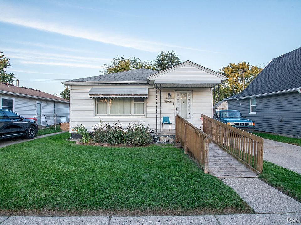1st image of 26044 Clancy St