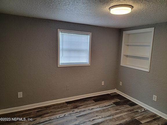 3rd image of 3238 Townsend Blvd #1