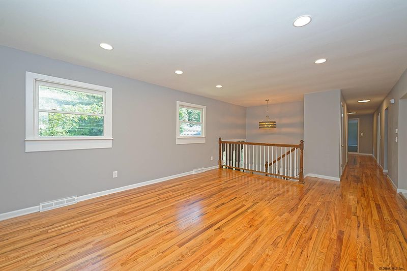 5th image of 6 Stony Brook Drive