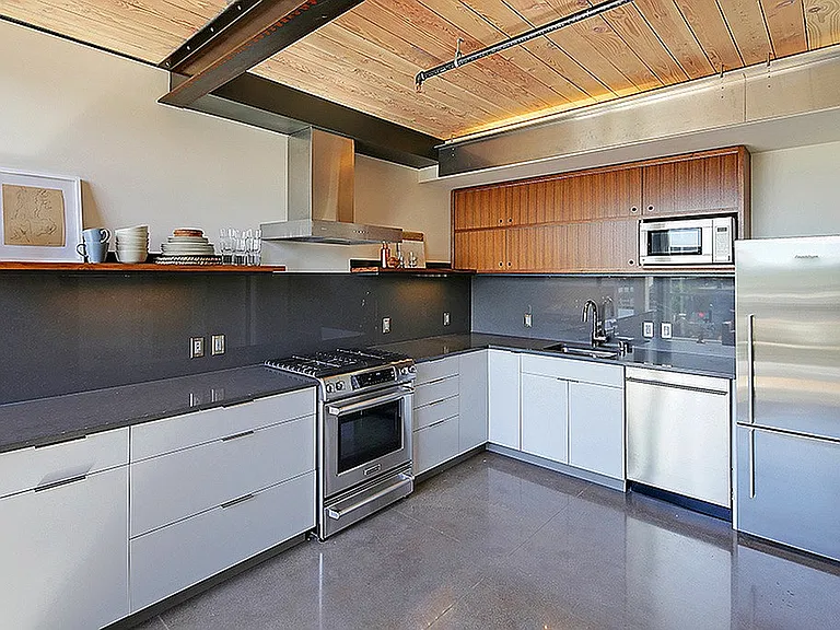 325 Westlake — Photo 2