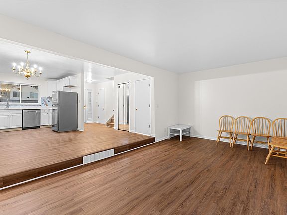 2nd image of 1812 E Thirteen Mile Rd