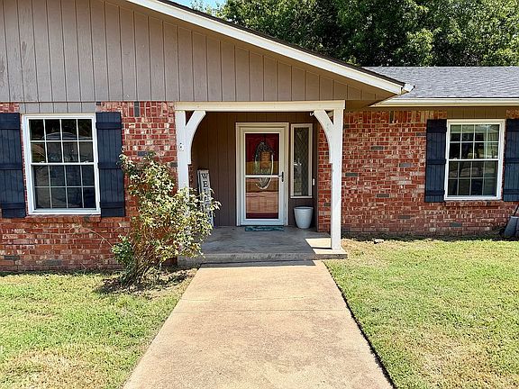 2nd image of 412 Beaumont Ct