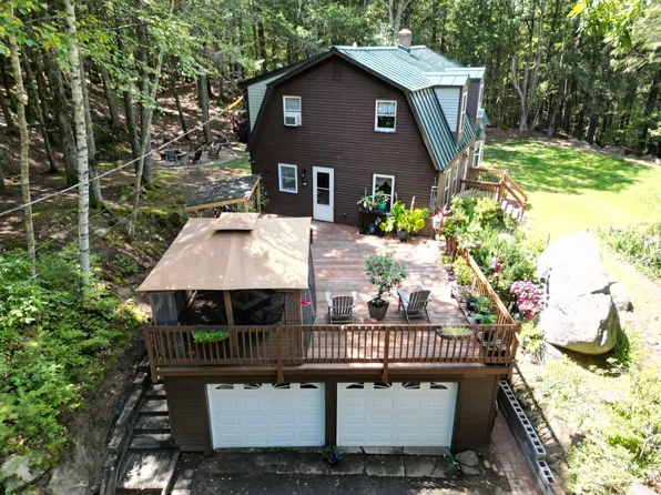 88 Lakeview Drive, Nottingham, NH 03290