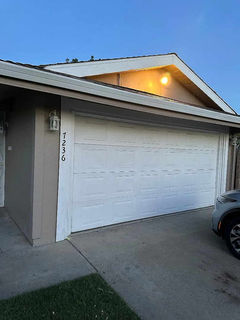 Building Photo - 7236 Arutas Dr