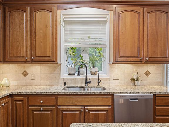 5th image of 15016 Viewcrest Ln