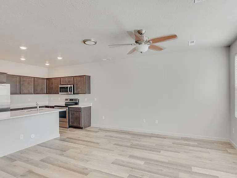 11223 W Knightsbridge Ct — Photo 4