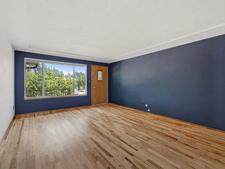 7026 S Prospect St — Photo 4