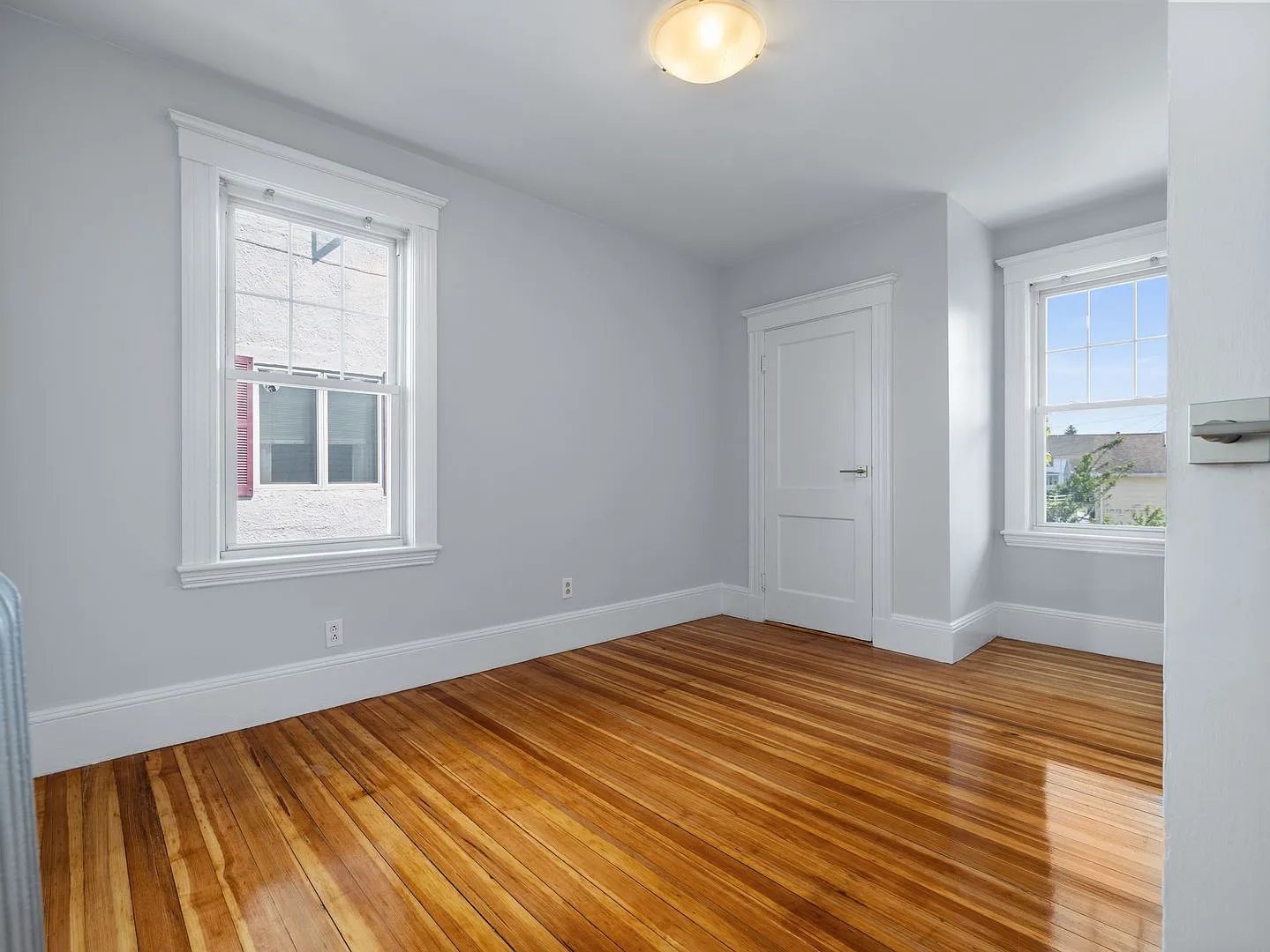 Avl 6/1/27 No Fee! Renovated 4BR near Tufts, Green Line! — Photo 4