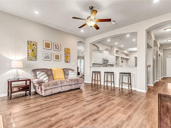 3rd image of 2036 Polmont Dr