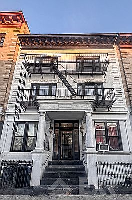 5th image of 433 Rogers Ave
