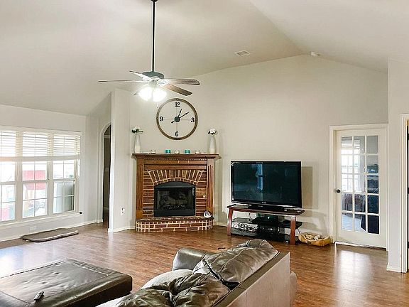 Very spacious living room