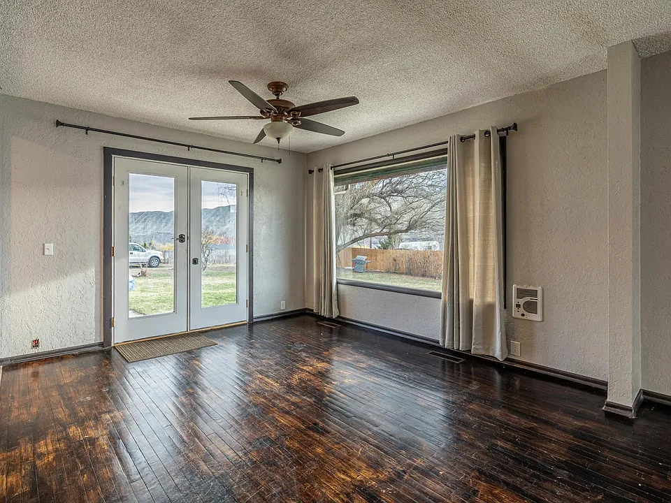 Dining room with french doors.