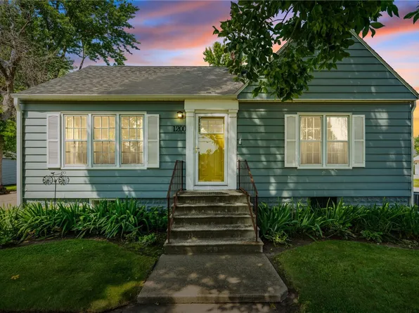 1200 34th St NE, Cedar Rapids, IA 52402