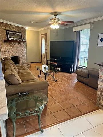832 Dolphin Ct — Photo 3