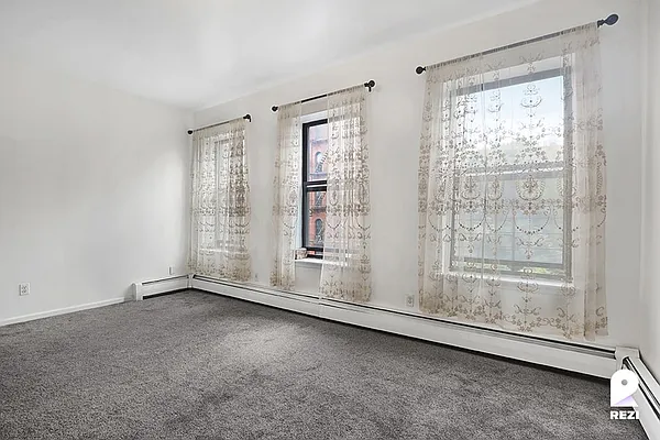 Rented by REZI | media 7