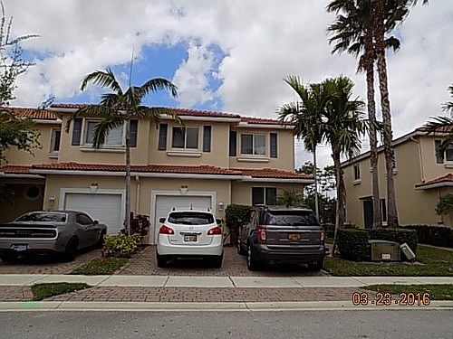 1st image of 3030 N Evergreen Cir
