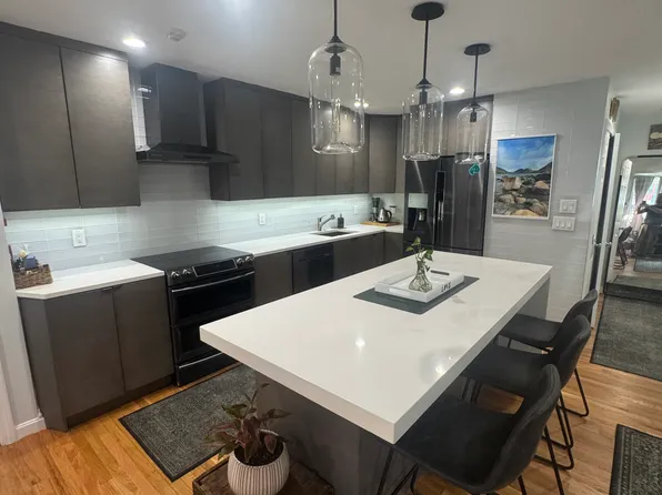 100 E Brookline St APT 1, Boston, MA 02118