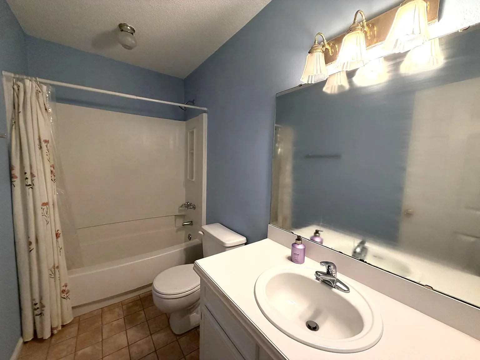 3 bed, 2.5 bath, 1568 sqft, $2,200 — Photo 3