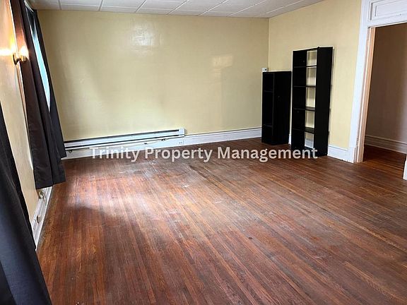 4th image of 628 Mulberry Ave APT 2