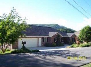 138 Country Club Dr, Unicoi, TN 37692