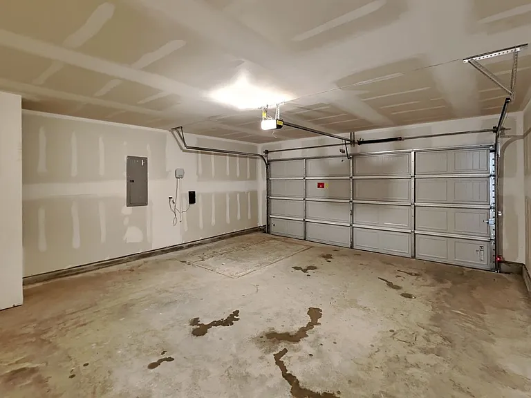 1925 Honey Locust Dr — Photo 16