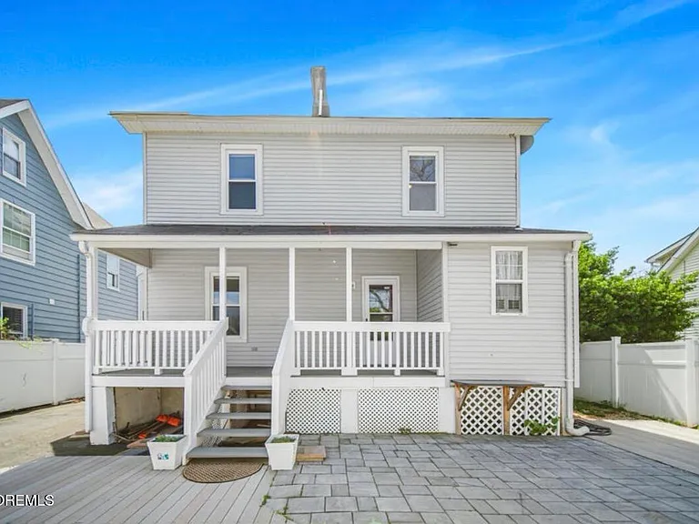 607 McClellan St — Photo 10