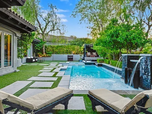 24 Panorama Crest Ave, Las Vegas, NV 89135