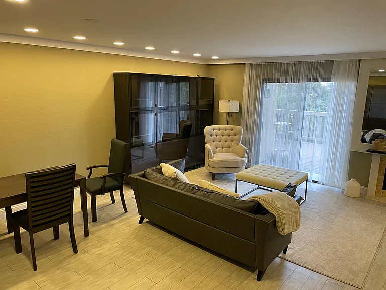 11 Montsalas Dr — Photo 10