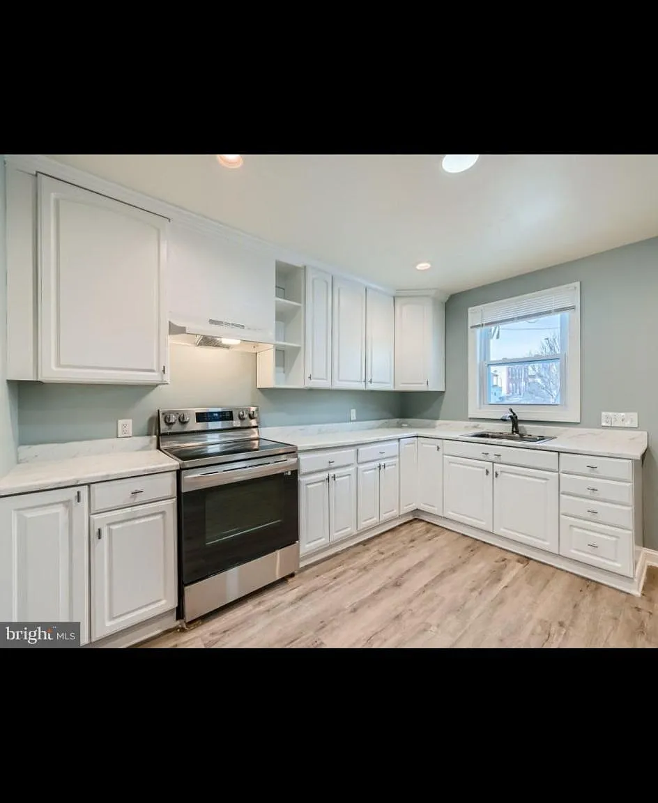 2926 E Fayette St — Photo 3