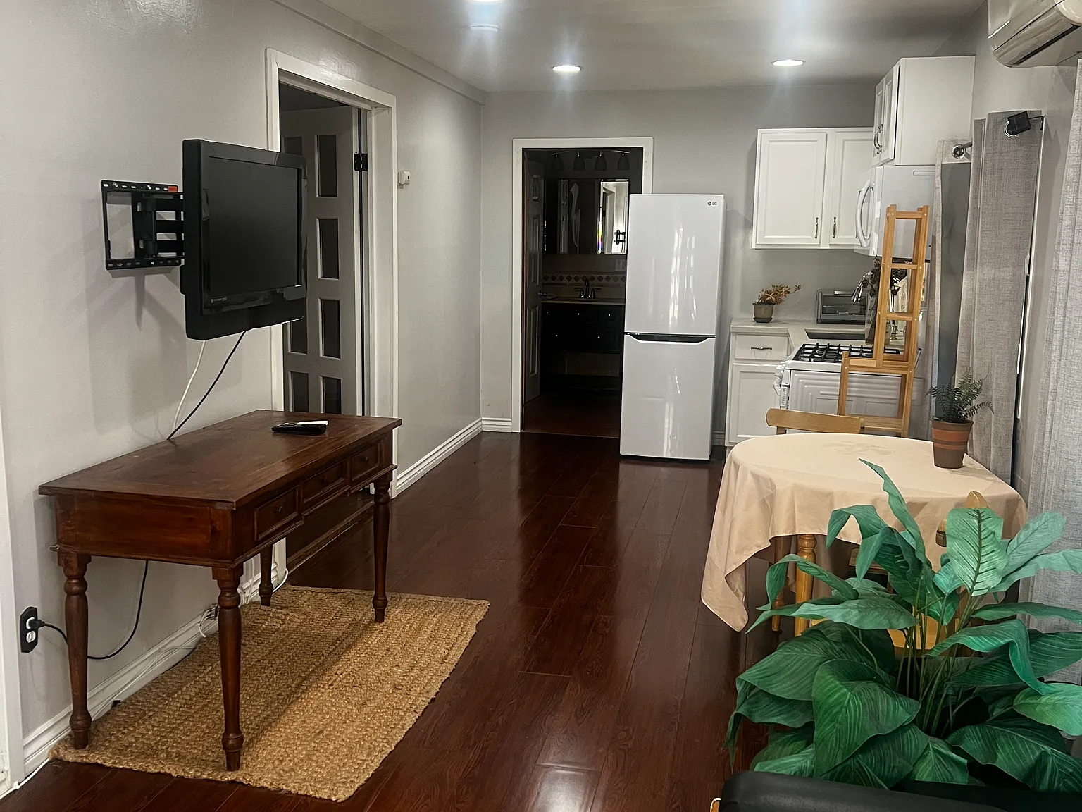 2 bed, 650 sqft, $2,900 — Photo 3