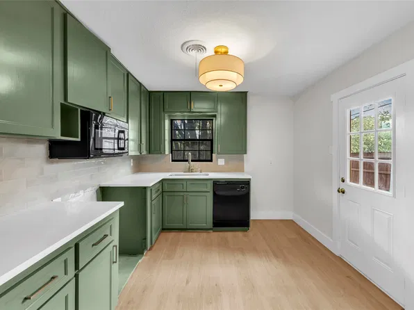 4400 McKibben St, Haltom City, TX 76117