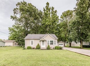 449 S Clinton St, Aviston, IL 62216