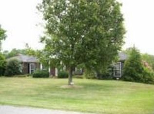 901 Roanoke Dr, Harrodsburg, KY 40330