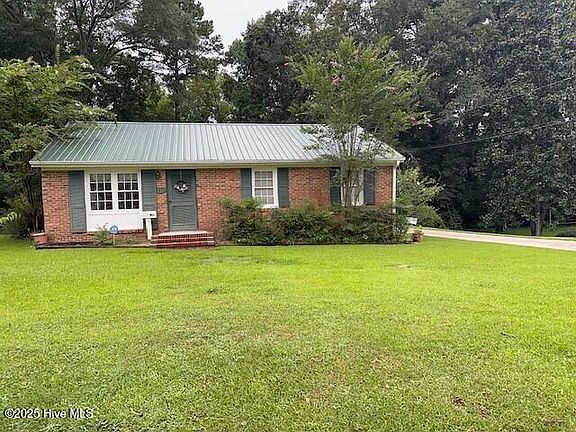 3rd image of 407 W Woodlawn Drive