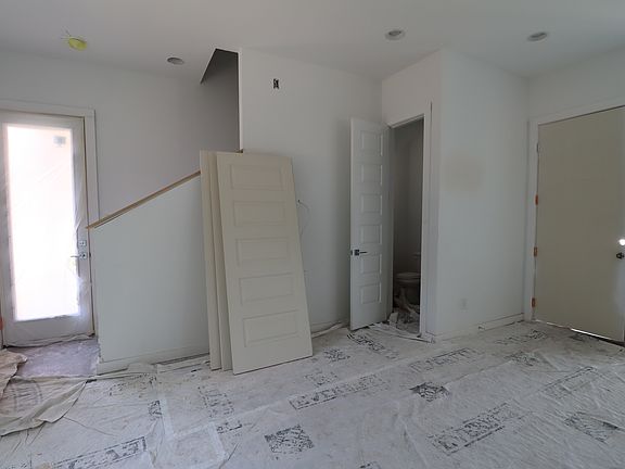 5th image of 914 N Olive St #7GITGV