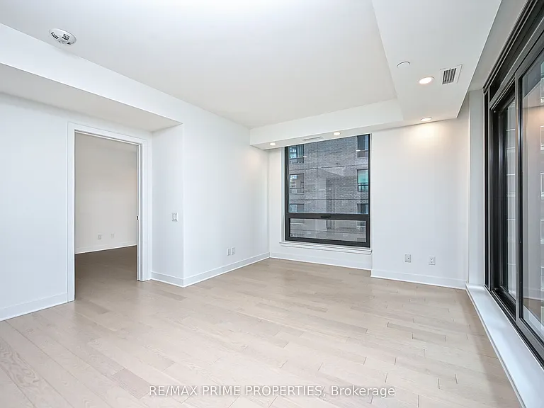 180 George St #508 — Photo 5