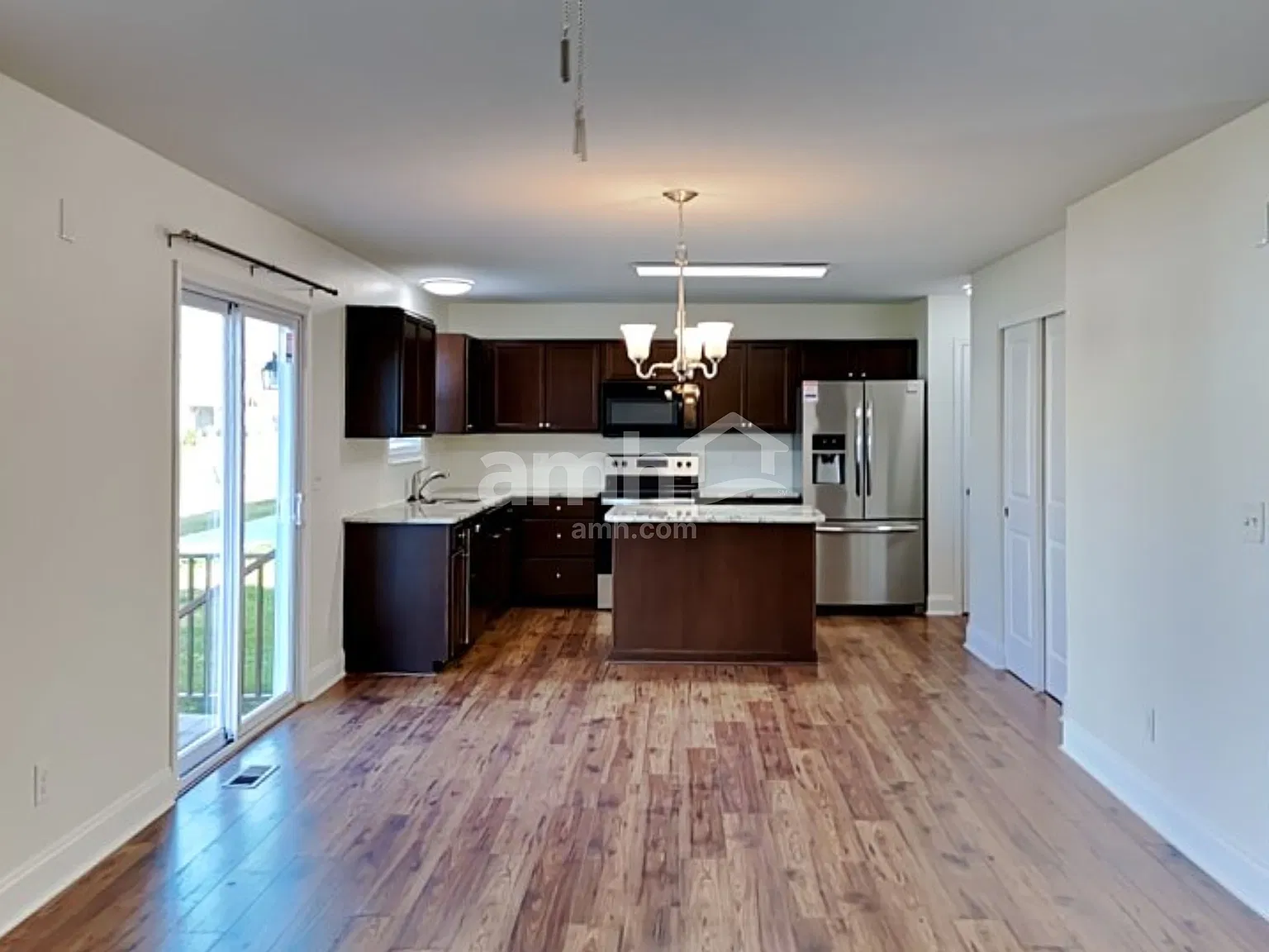 4 bed, 2.5 bath, 2064 sqft, $2,665 — Photo 4